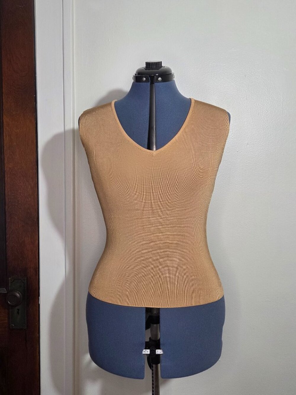 Vintage 80’s ATOC A Touch of Class Tan Silk V-Neck Sweater Vest Tank Top
